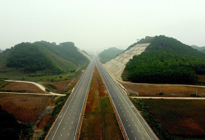Ngày 29-4, tuyến cao tốc Mai Sơn - Quốc lộ 45 sẽ được khánh thành đưa vào khai thác - Ảnh: Tuấn Minh