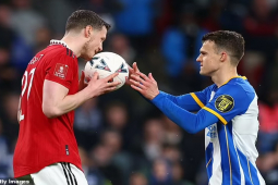 Bóng đá - MU thắng luân lưu trước Brighton: Weghorst bị tố "ám" đối thủ, De Gea chơi chiêu