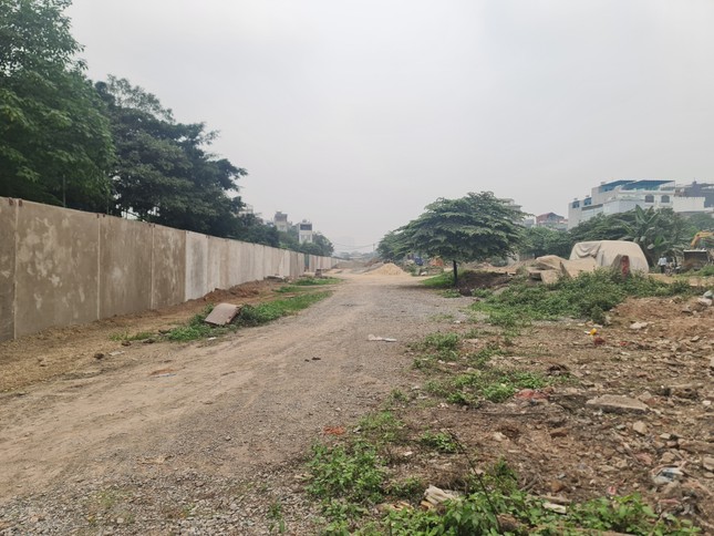 Công trường vắng bóng công nhân.