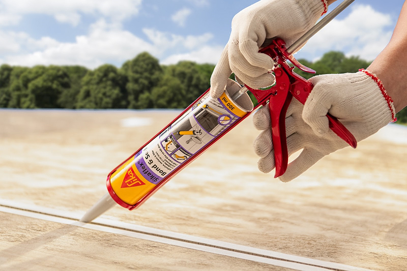 Sikaflex®-134 Bond &amp; Seal là keo trám khe không chỉ lấp đầy khe nứt và các khoảng hở trong và ngoài công trình, mà còn có thể sử dụng để kết dính cho các hạng mục nội thất.