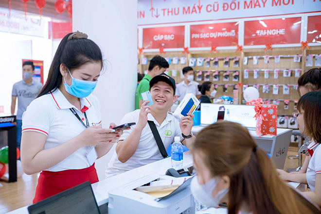 Di Động Việt luôn đem đến cho người dùng những sản phẩm vượt trội - Chính thống chính hãng, đi kèm dịch vụ vượt trội