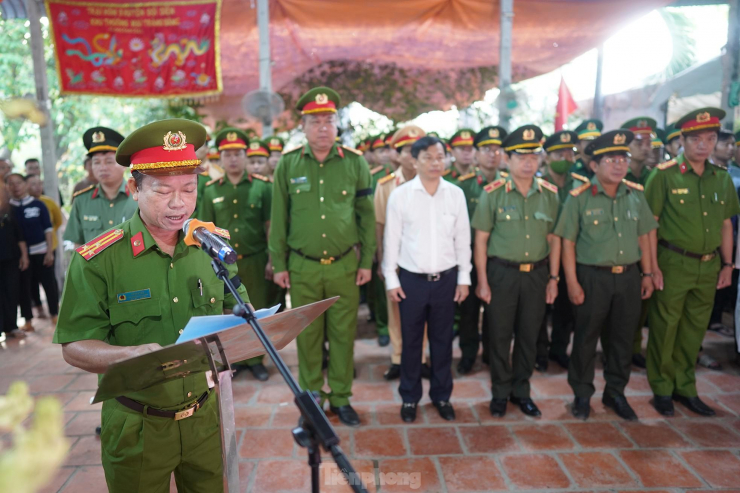 &#34;Anh hãy nghỉ đi, nhiệm vụ có đồng đội anh thay thế, phụng dưỡng cha mẹ đã có em và anh chị&#34; - 2