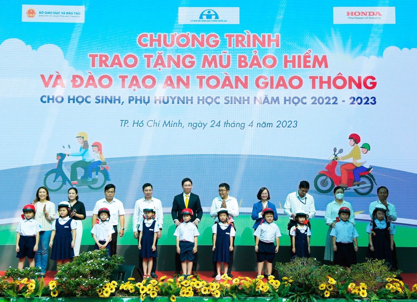 Hơn 1,300 phụ huynh và học sinh lớp Một, lớp Hai được đào tạo kiến thức an toàn giao thông tại TP Hồ Chí Minh - 1
