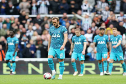 Tottenham thua Newcastle 1-6: Carragher đòi thay gấp HLV trước trận gặp MU