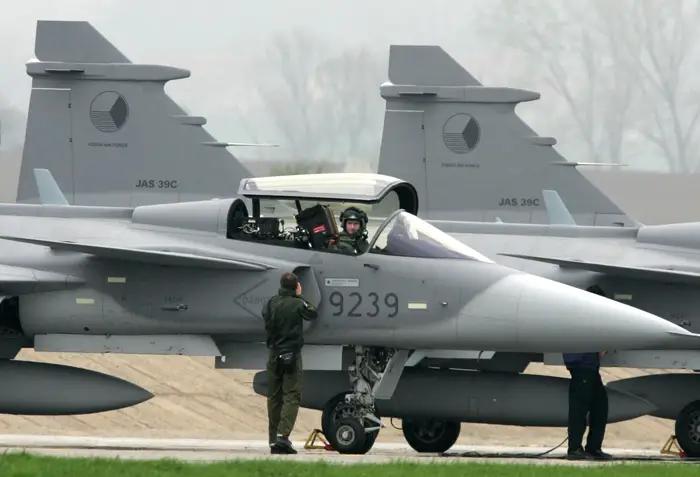 Tiêm kích Gripen của Thụy Điển tại một căn cứ không quân gần thủ đô Praha của Cộng hòa Czech. Ảnh: REUTERS