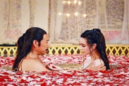 ”Nữ hoàng cảnh nóng” xứ Trung không ngại ”tắm bồn” cùng bạn diễn hơn 25 tuổi