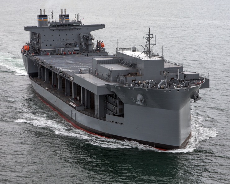 Tàu&nbsp;USS&nbsp;Lewis B.&nbsp;Puller đóng vai trò là căn cứ di động khổng lồ của hải quân Mỹ.