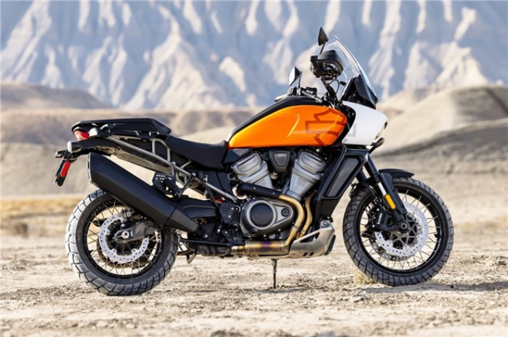 1. Harley-Davidson Pan America là dòng xe phượt, mang động cơ mới dung tích 1252cc, cho công suất tối đa 150 mã lực và mô-men xoắn cực đại 94 Ib-ft. Trên xe còn có một loạt trang bị điện tử hỗ trợ hành trình vận hành mỹ mãn.&nbsp;