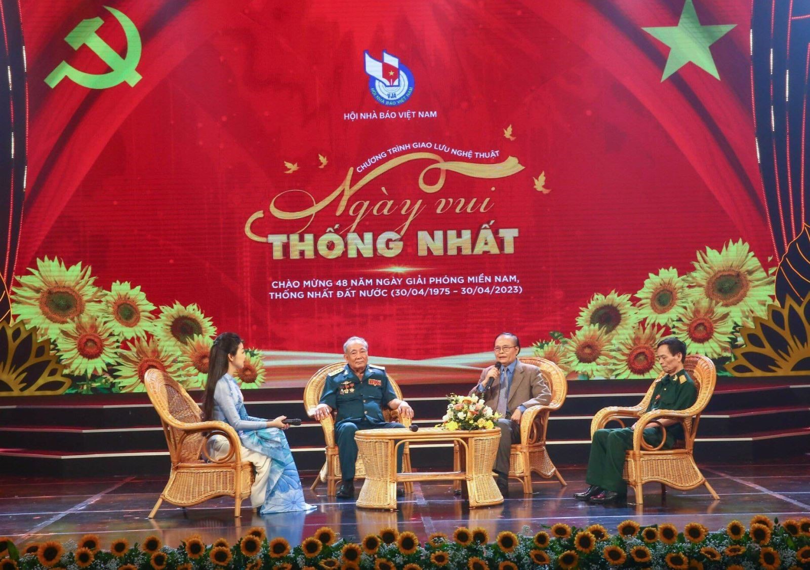 Xúc động Chương trình giao lưu nghệ thuật "Ngày vui thống nhất" - 2