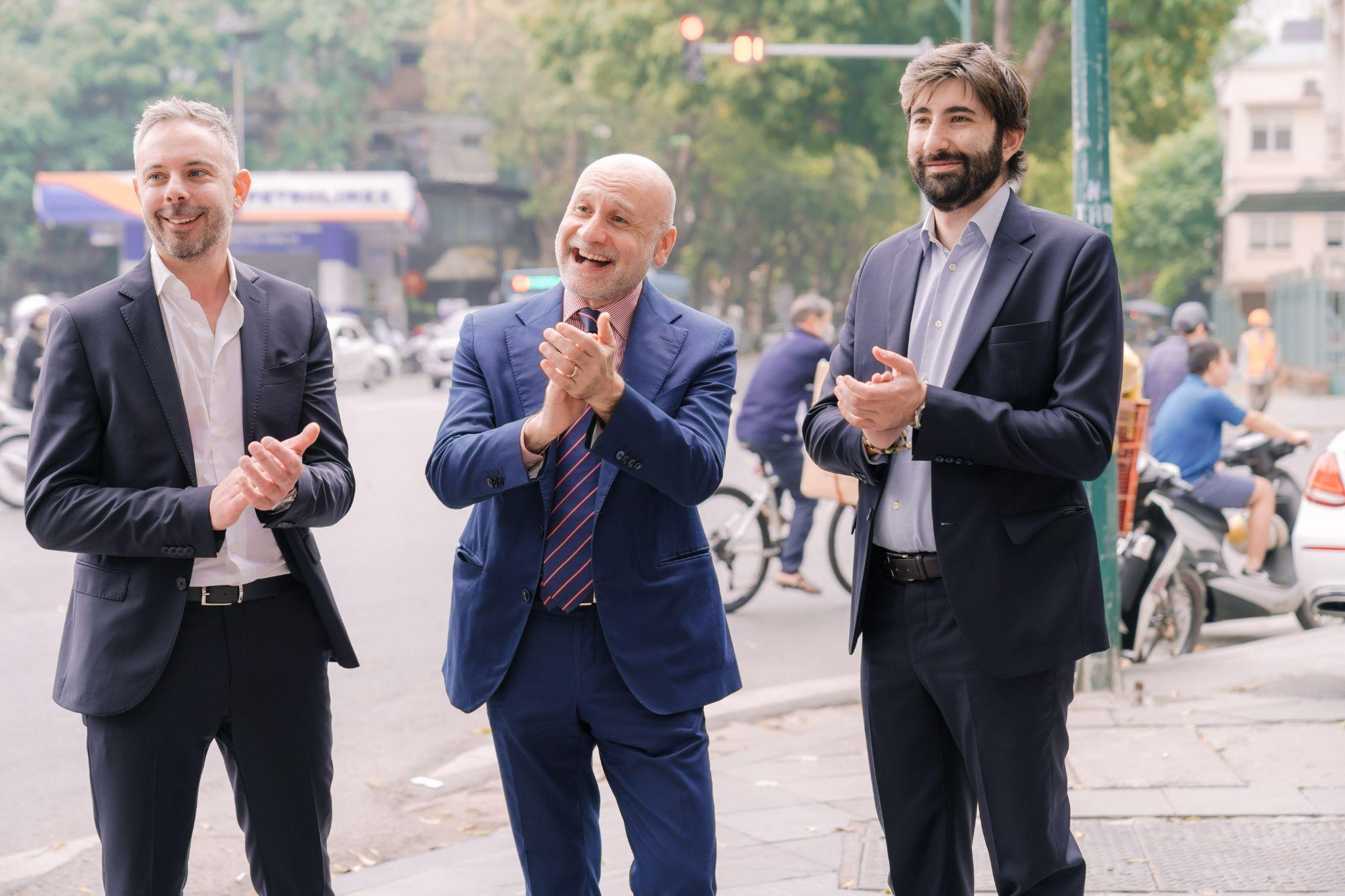 Đại sứ quán Italy và đại diện thương hiệu Roncato từ Italy