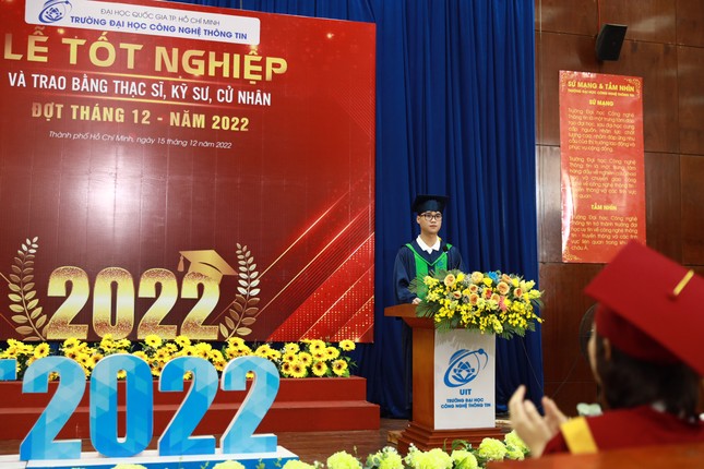 Nguyễn Dương Tùng trong buổi lễ tốt nghiệp tại trường ĐH Công nghệ thông tin (ĐHQG TP. HCM).