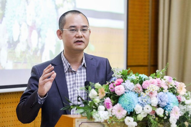 Ông Lê Quốc Ninh, Chủ nhiệm Câu lạc bộ Tài chính tiêu dùng tại toạ đàm sáng nay (25/4) do Tạp chí Nhà đầu tư tổ chức.