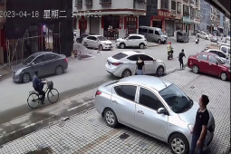 Video: Nam thanh niên phản ứng nhanh như chớp, thoát nạn trong gang tấc
