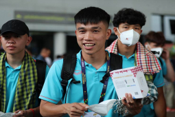 U22 Việt Nam đến Campuchia săn HCV SEA Games 32, chủ nhà tặng quà đón tiếp