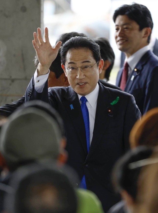 Ông Kishida ngay trước khi bị tấn công hôm 15/4. (Ảnh: Reuters)