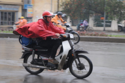 Tin tức trong ngày - Thời tiết ngày 26/4: Miền Bắc tiếp tục mưa lạnh, miền Nam nắng nóng