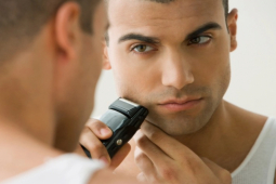 Đàn ông - Cách làm sạch dao cạo râu điện để mặt mũi luôn trơn láng