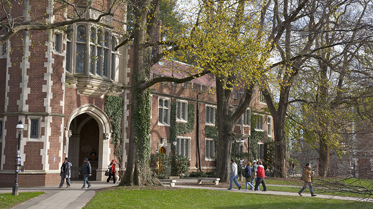Là một trường đại học tư thục tổng hợp, Princeton có các giáo sư và học giả nổi tiếng, các khoản đóng góp của cựu sinh viên được xếp hạng trong top 5 của Mỹ.
