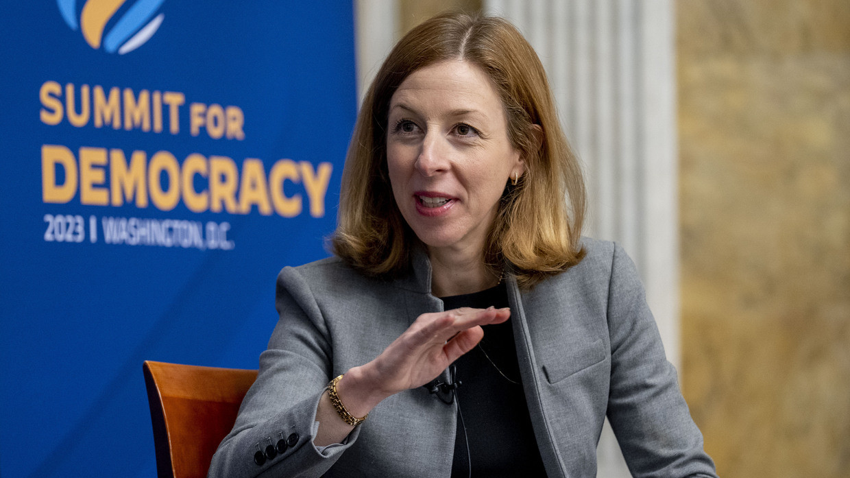 Trợ lý Bộ trưởng Tài chính Mỹ Elizabeth Rosenberg.