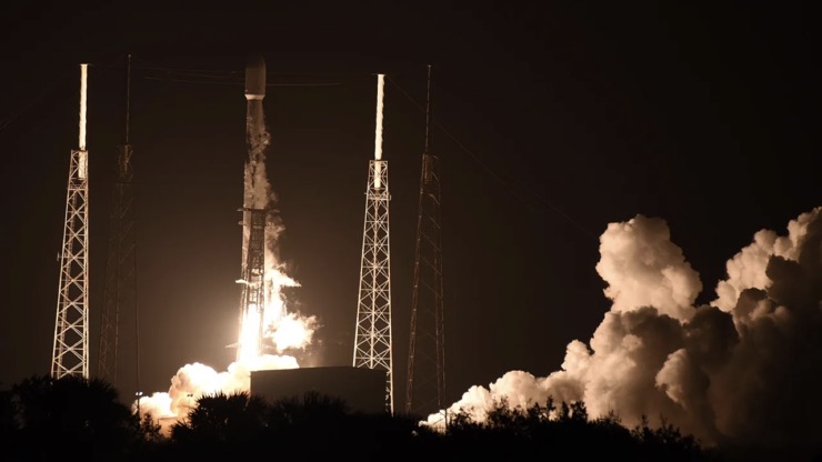 Tên lửa đẩy Falcon 9 đưa tàu Hakuto-R lên vũ trụ vào ngày 11/12/2022.