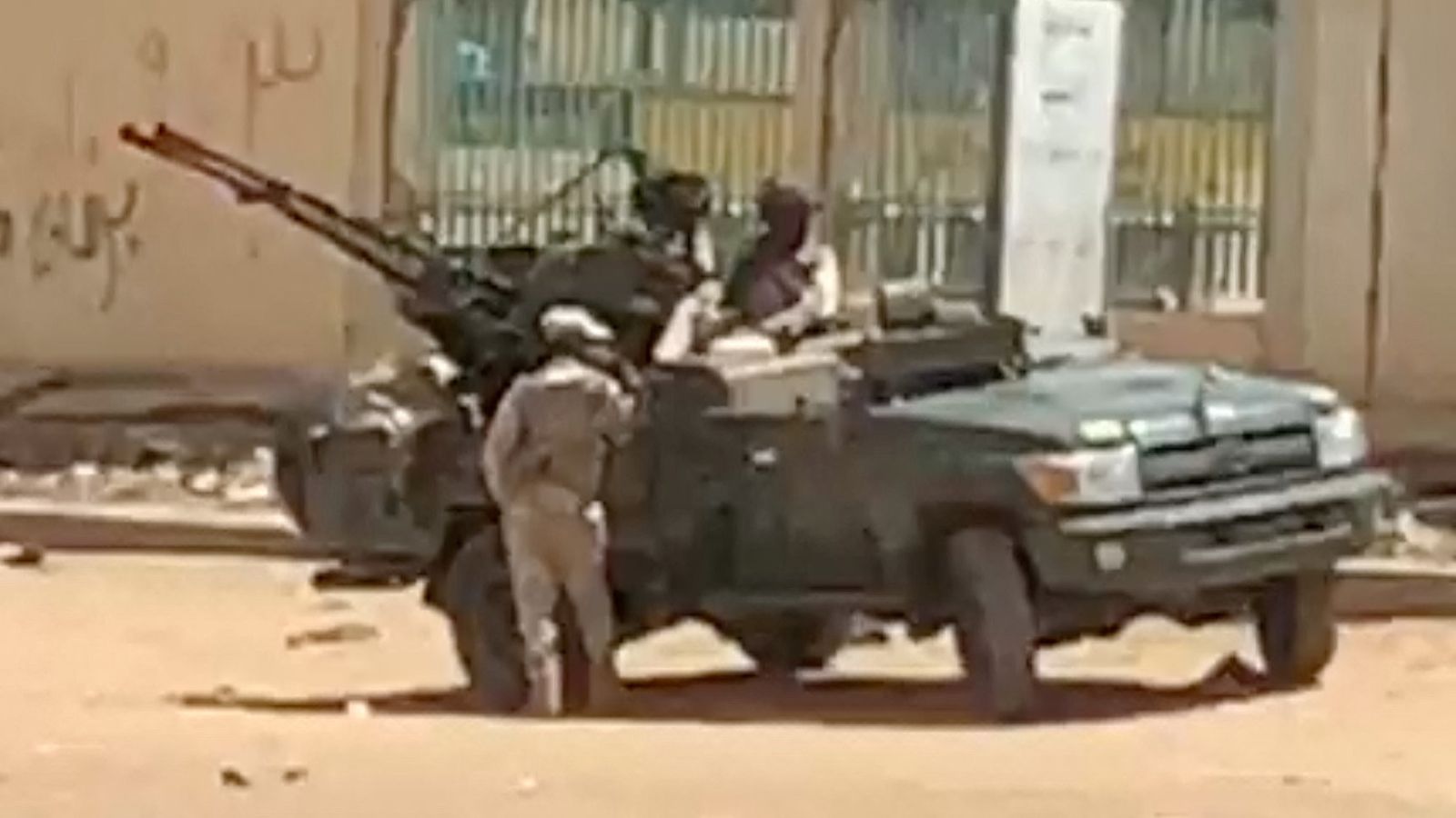 Theo WHO, một trong các bên gây ra xung đột ở Sudan đã chiếm Phòng thí nghiệm Y tế Công cộng Quốc gia ở thủ đô Khartoum. Ảnh minh họa: Sky News