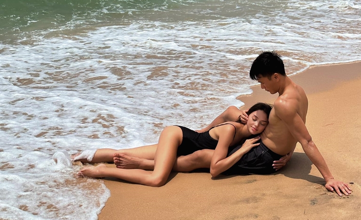 Mới đây,&nbsp;Dianka Zakhidova gây chú ý khi đăng tải hình ảnh khoe dáng bên chồng là&nbsp;thủ môn Bùi Tiến Dũng.&nbsp;
