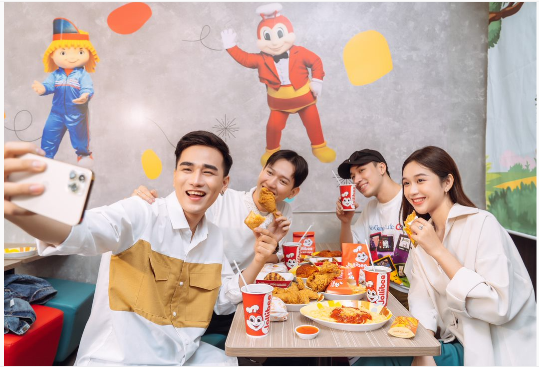 Jollibee luôn là sự lựa chọn ưu tiên của các bạn trẻ giữa những thương hiệu thức ăn nhanh nổi tiếng tại Việt Nam.