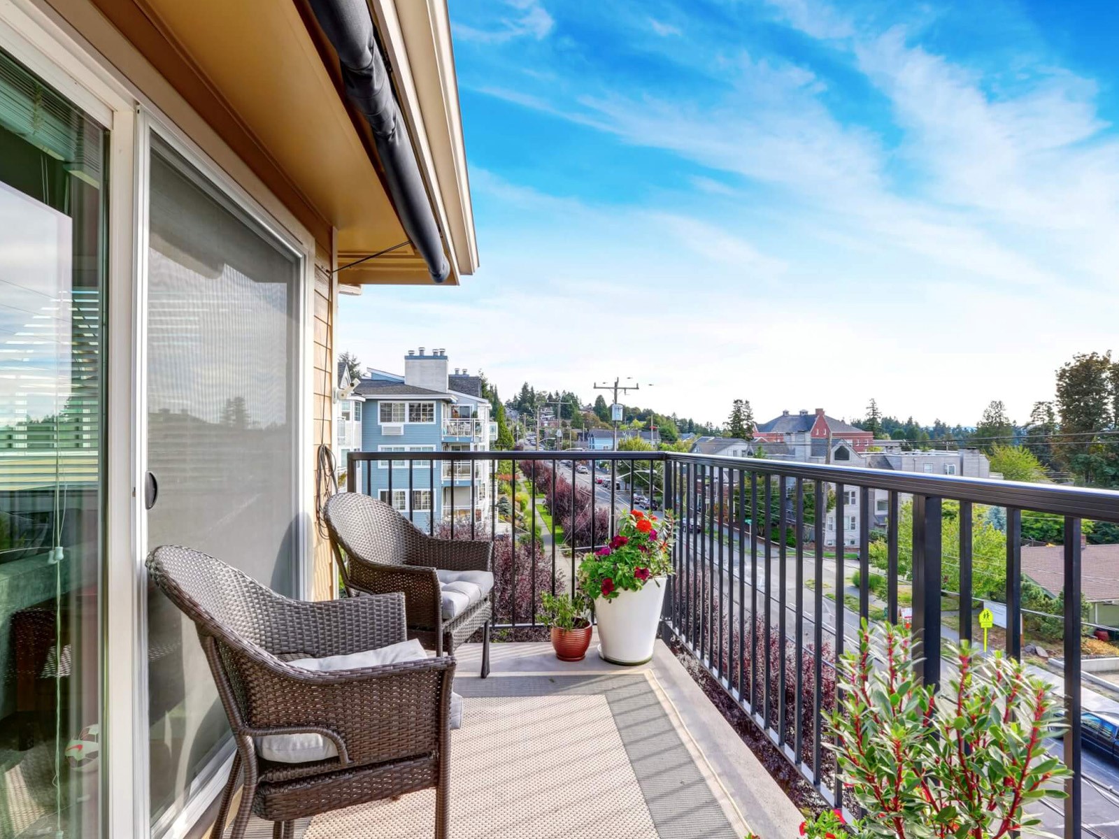 Ban công chung cư hướng Tây Bắc