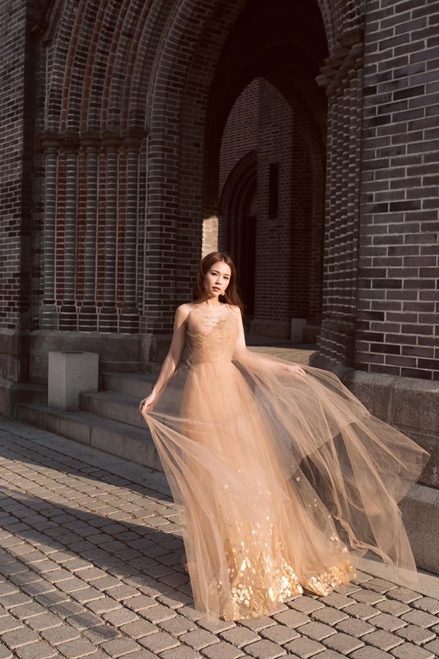Giám đốc trẻ nhất đại học Hoa Sen mặc váy mỏng như sương khoe dáng thần Vệ Nữ - 8