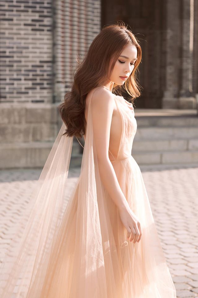 Giám đốc trẻ nhất đại học Hoa Sen mặc váy mỏng như sương khoe dáng thần Vệ Nữ - 9