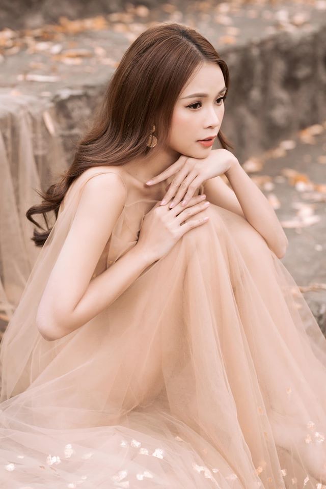 Giám đốc trẻ nhất đại học Hoa Sen mặc váy mỏng như sương khoe dáng thần Vệ Nữ - 7