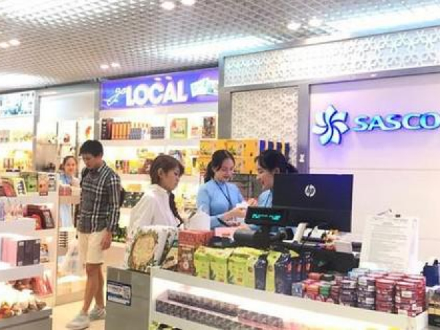 Kinh doanh - Đằng sau khoản lãi khủng của công ty "vua hàng hiệu" Johnathan Hạnh Nguyễn