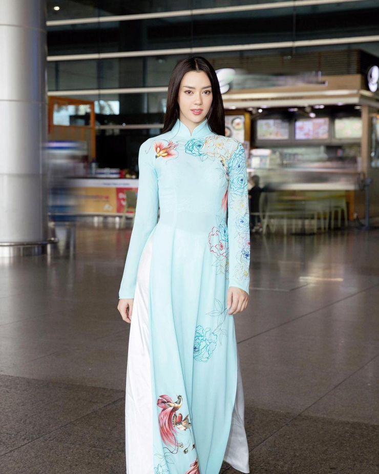 Hoa hậu Hoàn vũ Thái Lan gặp sự cố lộ nội y khi mặc áo dài - 1
