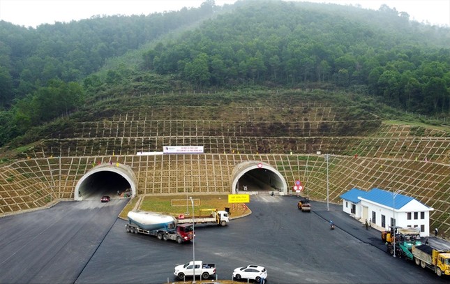 Cao tốc Mai Sơn - QL45 (đoạn qua hầm) chuẩn bị thông xe vào ngày 29/4