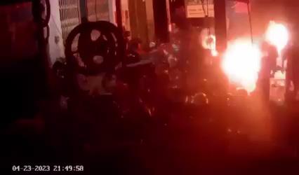 "Bom xăng" bùng cháy khiến 2 người bị bỏng