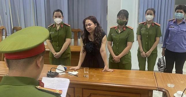 Bà Nguyễn Phương Hằng tại Cơ quan điều tra