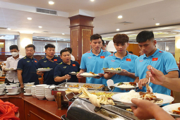 Cận cảnh bữa ăn miễn phí của U22 Việt Nam ở SEA Games 32