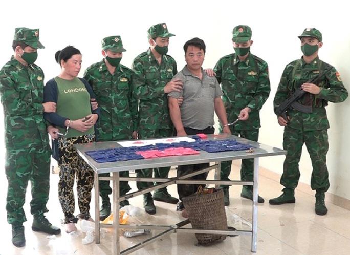Hai người Lao "ôm" 15.000 viên ma túy tổng hợp vượt biên qua Việt Nam tiêu thụ bị lực lượng Biên phòng tỉnh Thanh Hóa bắt giữ
