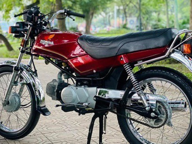 Xe máy ”huyền thoại” từng khiến dân Việt mê mẩn: Kỳ lạ dòng xe ”vang bóng 1 thời” gần 30 năm vẫn có giá 400 triệu đồng