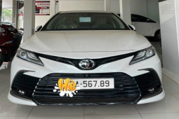 Thị trường - Tiêu dùng - Choáng với xe Toyota Camry biển đẹp "san bằng tất cả" có giá ngang một căn nhà
