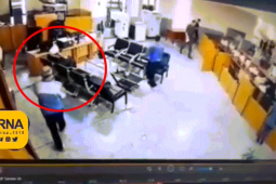 Thế giới - Bảo vệ ngân hàng tiến đến phía sau giáo sĩ Iran quyền lực rồi bất ngờ nổ súng