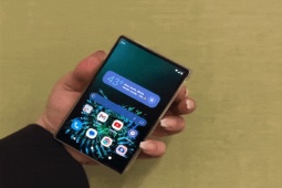 Thời trang Hi-tech - Trên tay smartphone màn hình cuộn "nhà" Motorola - Quá xịn!