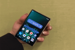 Thời trang Hi-tech - Trên tay smartphone màn hình cuộn "nhà" Motorola - Quá xịn!