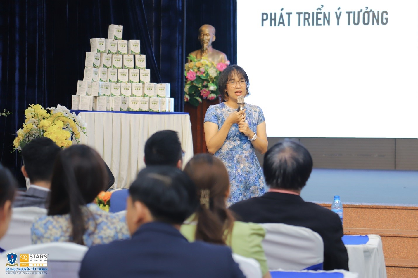ThS. Phan Thiện Vy chia sẻ tại hội thảo.