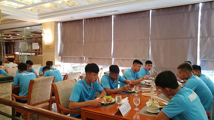 U22 Việt Nam có mặt tại Campuchia để bắt đầu hành trình chinh phục huy chương vàng SEA Games 32 từ sáng ngày 26/4. Thầy trò HLV Troussier được chủ nhà bố trí đóng quân ở khách sạn 4 sao Phnôm Pênh.