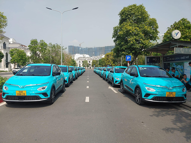 Loạt xe taxi điện VinFast đi vào hoạt động tại TP.HCM từ ngày 30/4 - 2