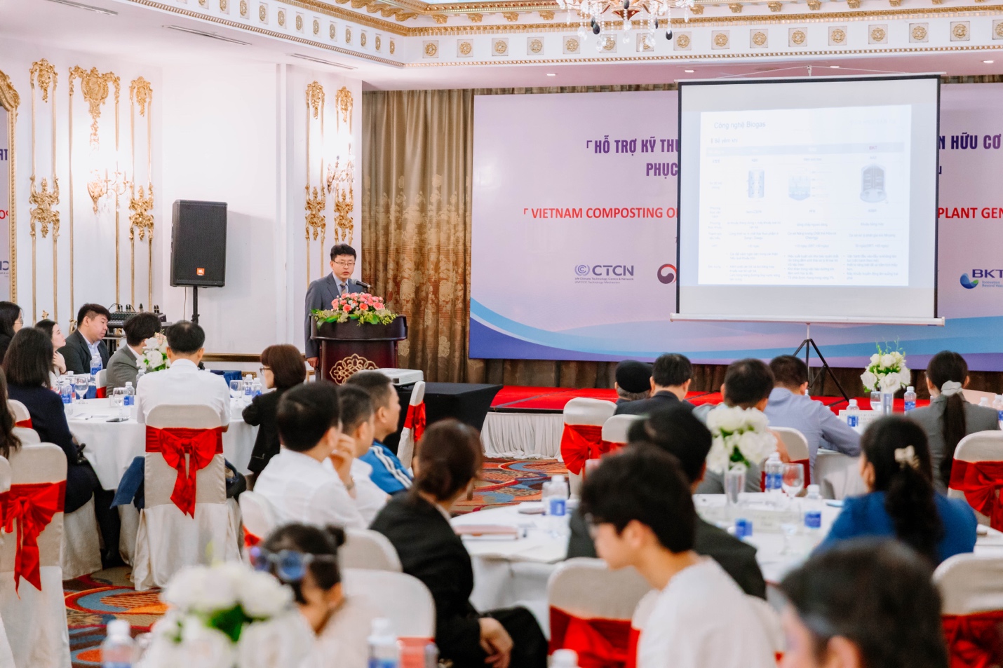 Ông Lee See Young – Giám đốc Công ty BKT Việt Nam phát biểu tại hội thảo.