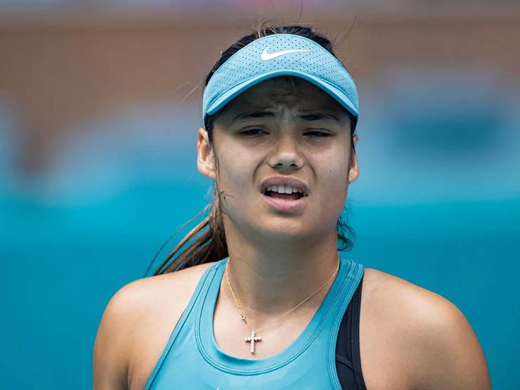 &nbsp;Raducanu gặp áp lực trước những sự xoi mói