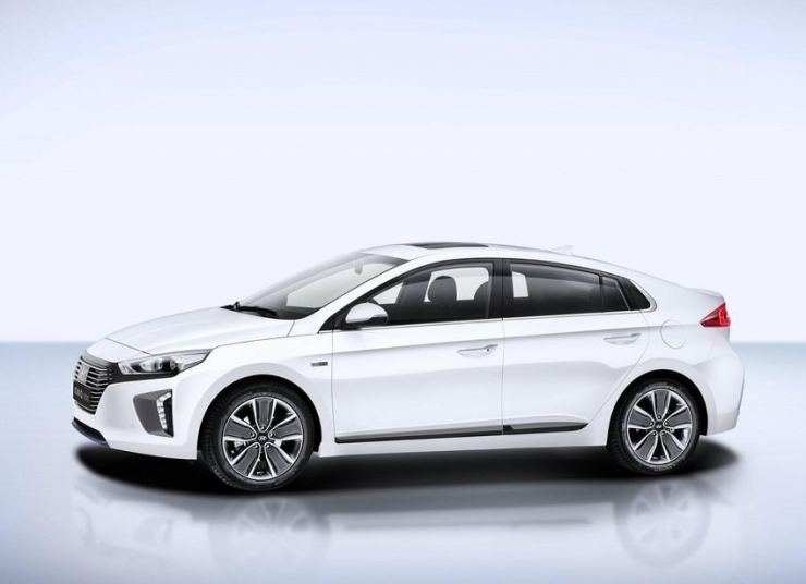 Ioniq Electric có giá cả hợp lý. Ảnh: Motorbiscuit.