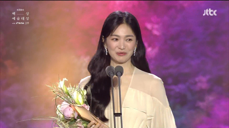 Song Hye Kyo gây sốt nhờ một khung hình tại Baeksang 2023 - 7